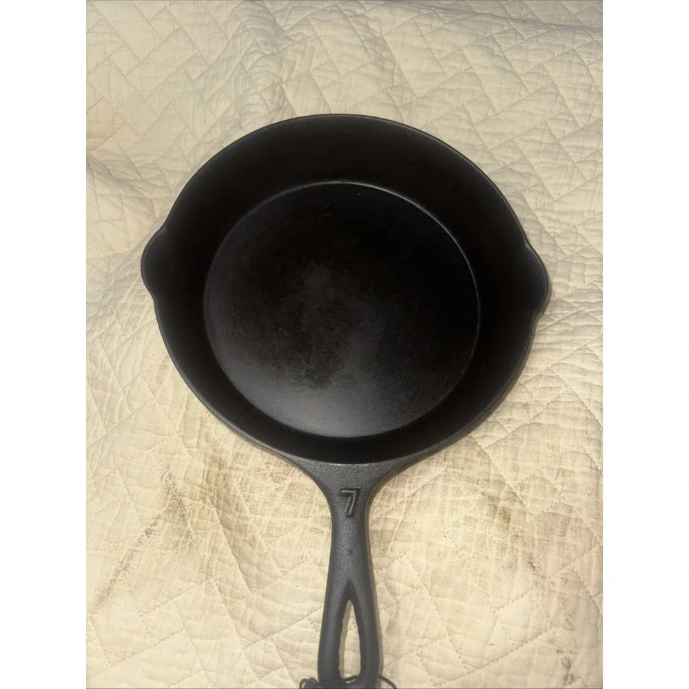 Cast Iron 7-Gate Mark Skillet